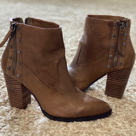 Vince Camuto Beige Leather Western Heeled Boot Details Size 6.5 - Picture 2 of 4